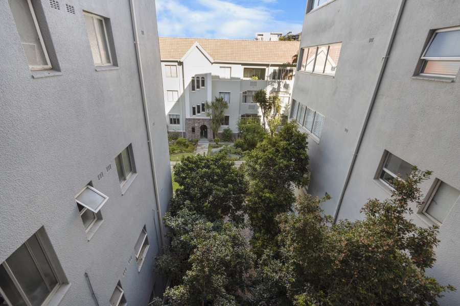 2 Bedroom Property for Sale in Green Point Western Cape